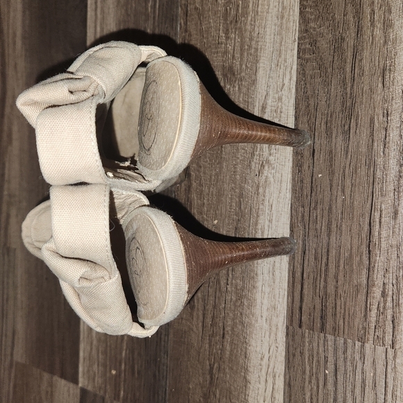 Jessica Simpson  Tan High Heels Size 7 - Picture 4 of 4